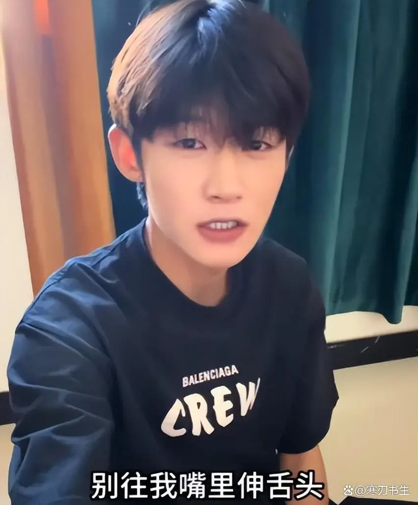 娱乐圈潜规则_女老板强吻新人演员_娱乐圈男星被潜图片