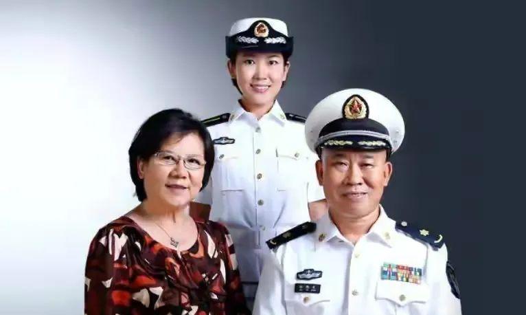 娱乐圈最丑男_美女野兽组合 娱乐圈丑男美女恋爱故事 娱乐圈颜值与才华反差情侣